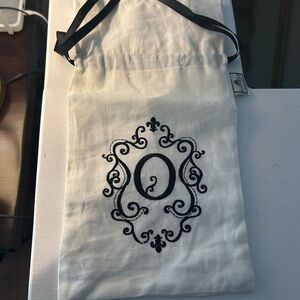 New “O” initial monogram wine bag